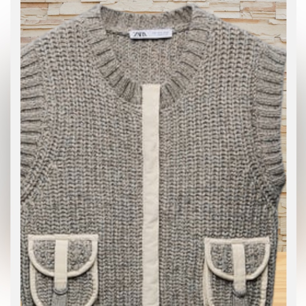 Zara Chunky Knit Round Neck Utility Pocket
Beige Marl Gray Sweater Vest Size S - Picture 2 of 15